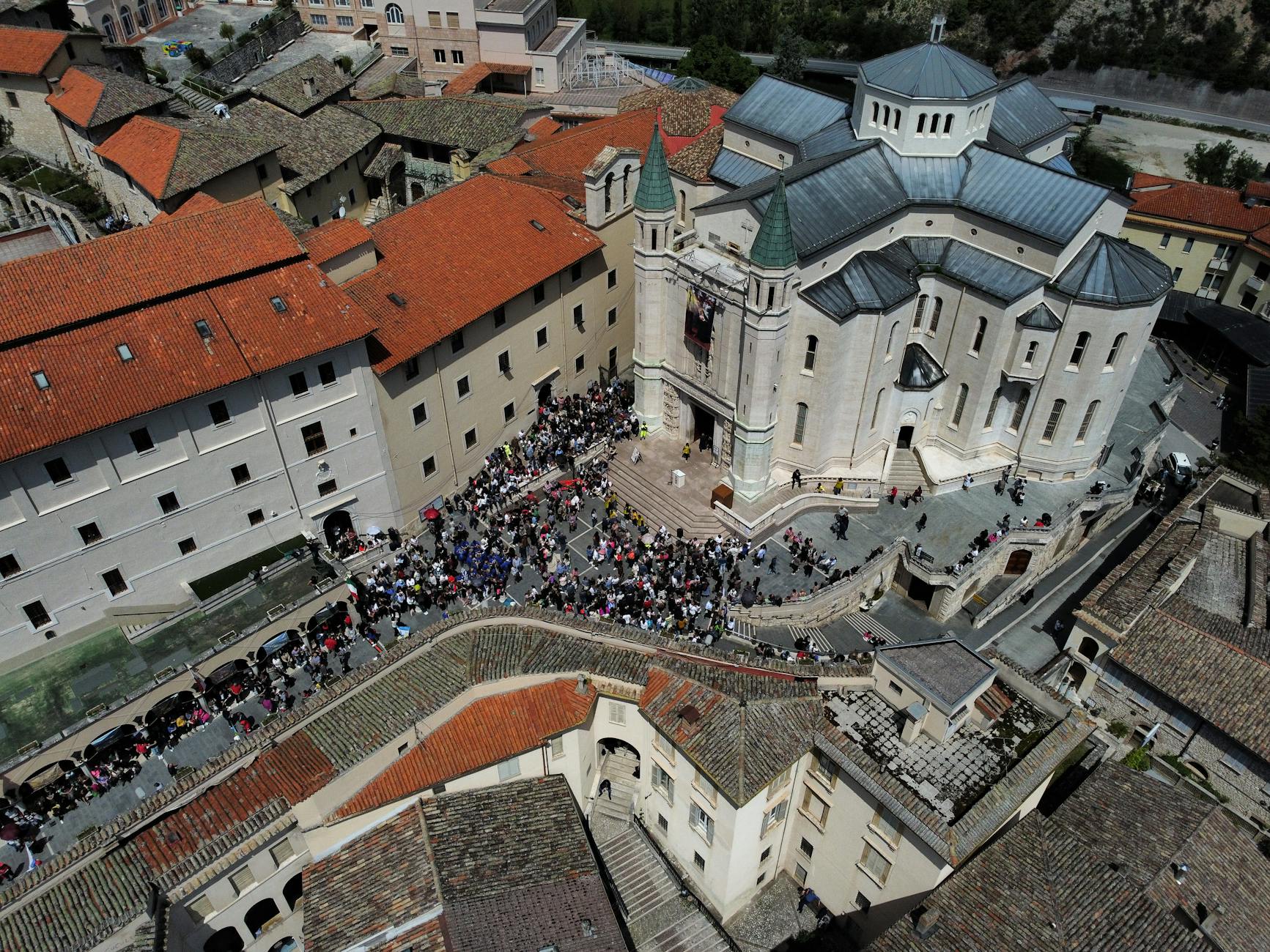 The Crowd vs. The Expert: Eight Centuries of Getting It Right, Getting It Wrong, and Never Really Knowing Which